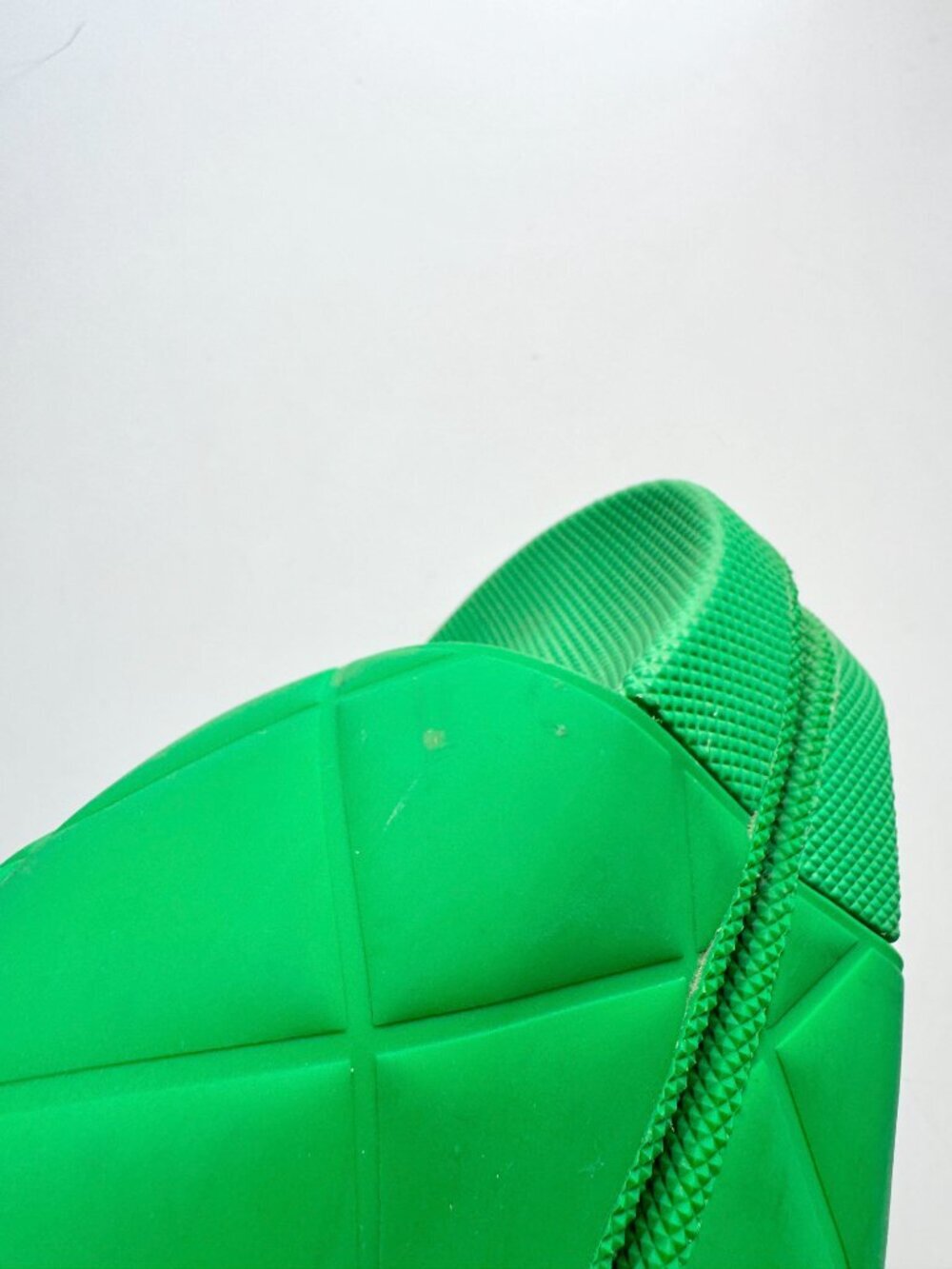 BOTTEGA VENETA Parakeet Green Rubber Intrecciato Pool Slides Sandals, Size 37 - Picture 13 of 16